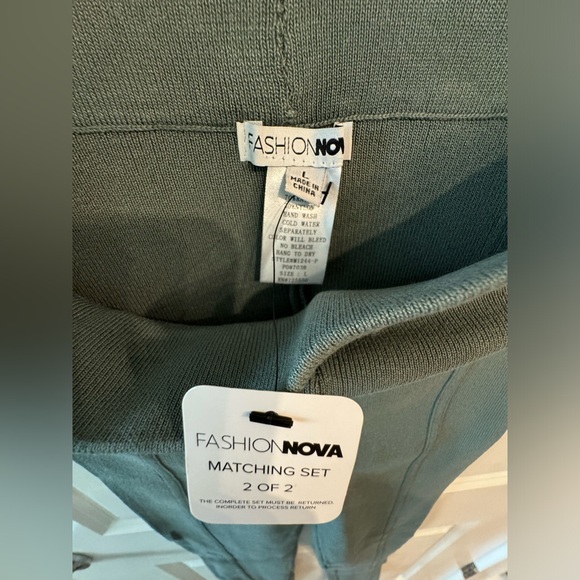Fashion nova, two piece casual set. Size large. - Picture 4 of 5